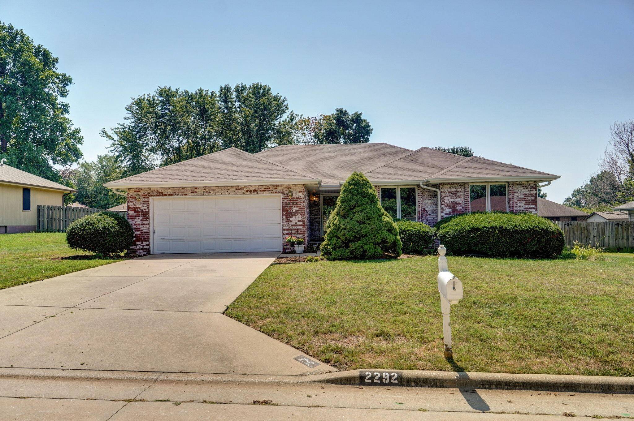2292 W Inglewood ST, Springfield, MO 65810