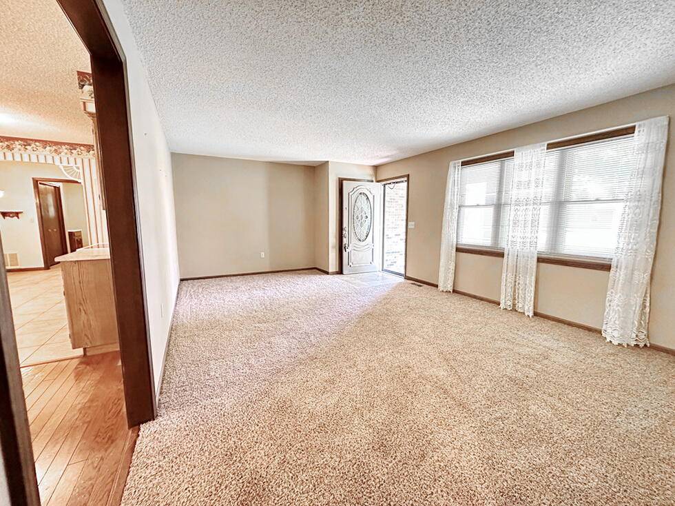 El Dorado Springs, MO 64744,1402 S Grand AVE