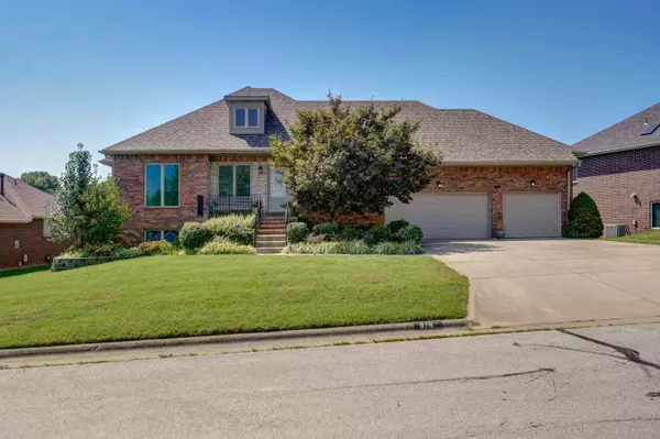818 E Canterbury ST, Springfield, MO 65810