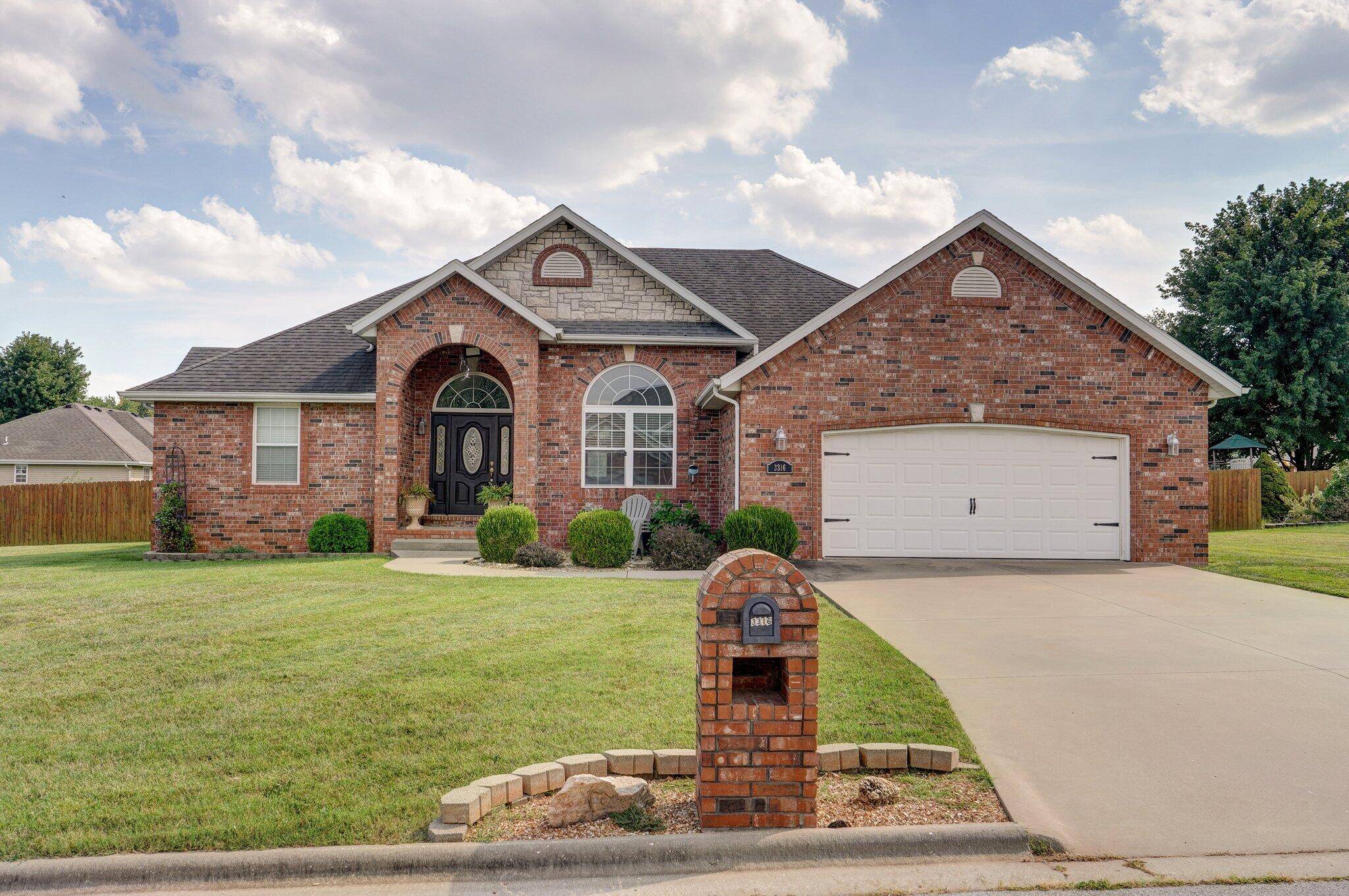 3316 W Grandview ST, Springfield, MO 65803