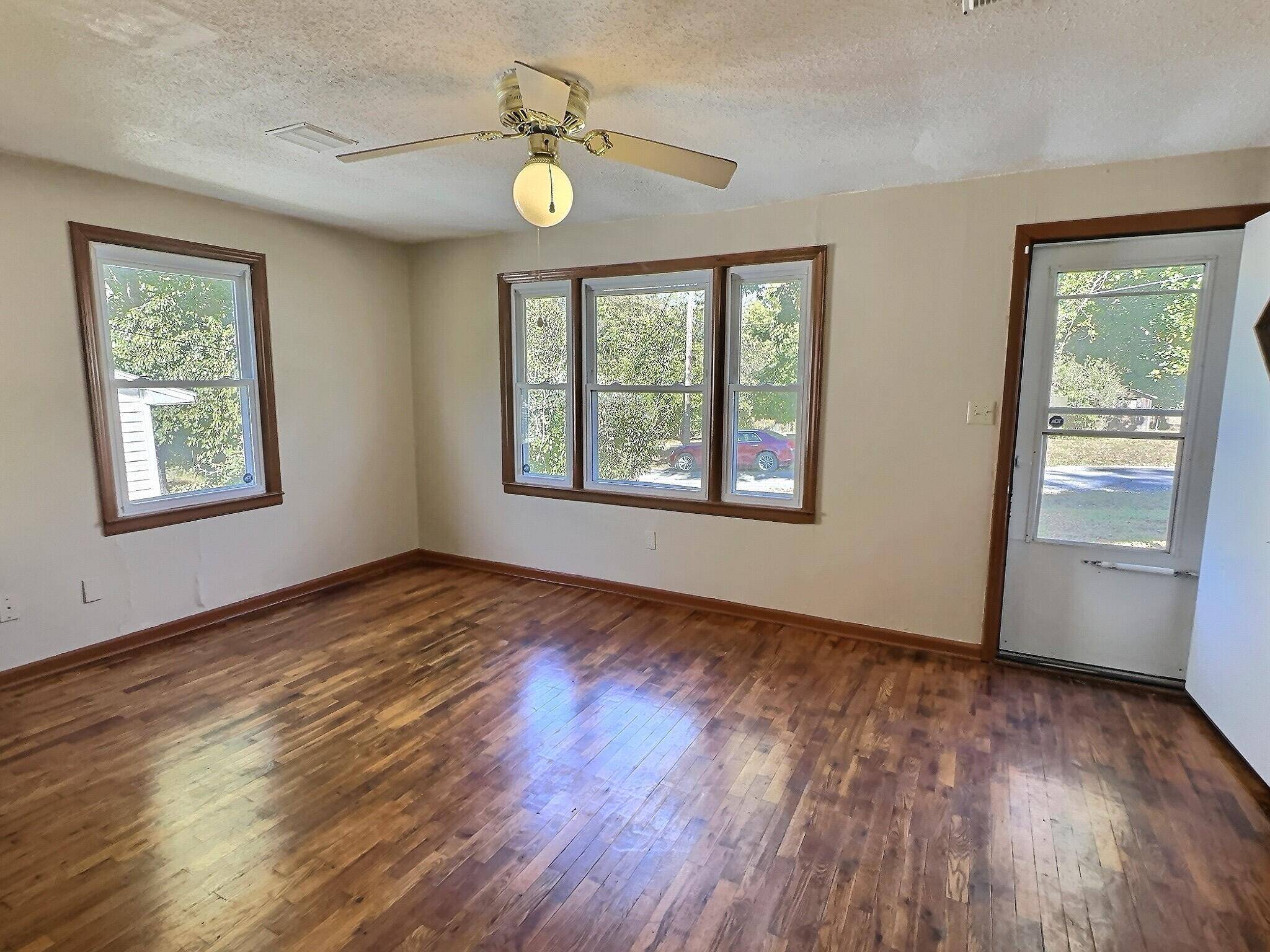106 N High ST, El Dorado Springs, MO 64744