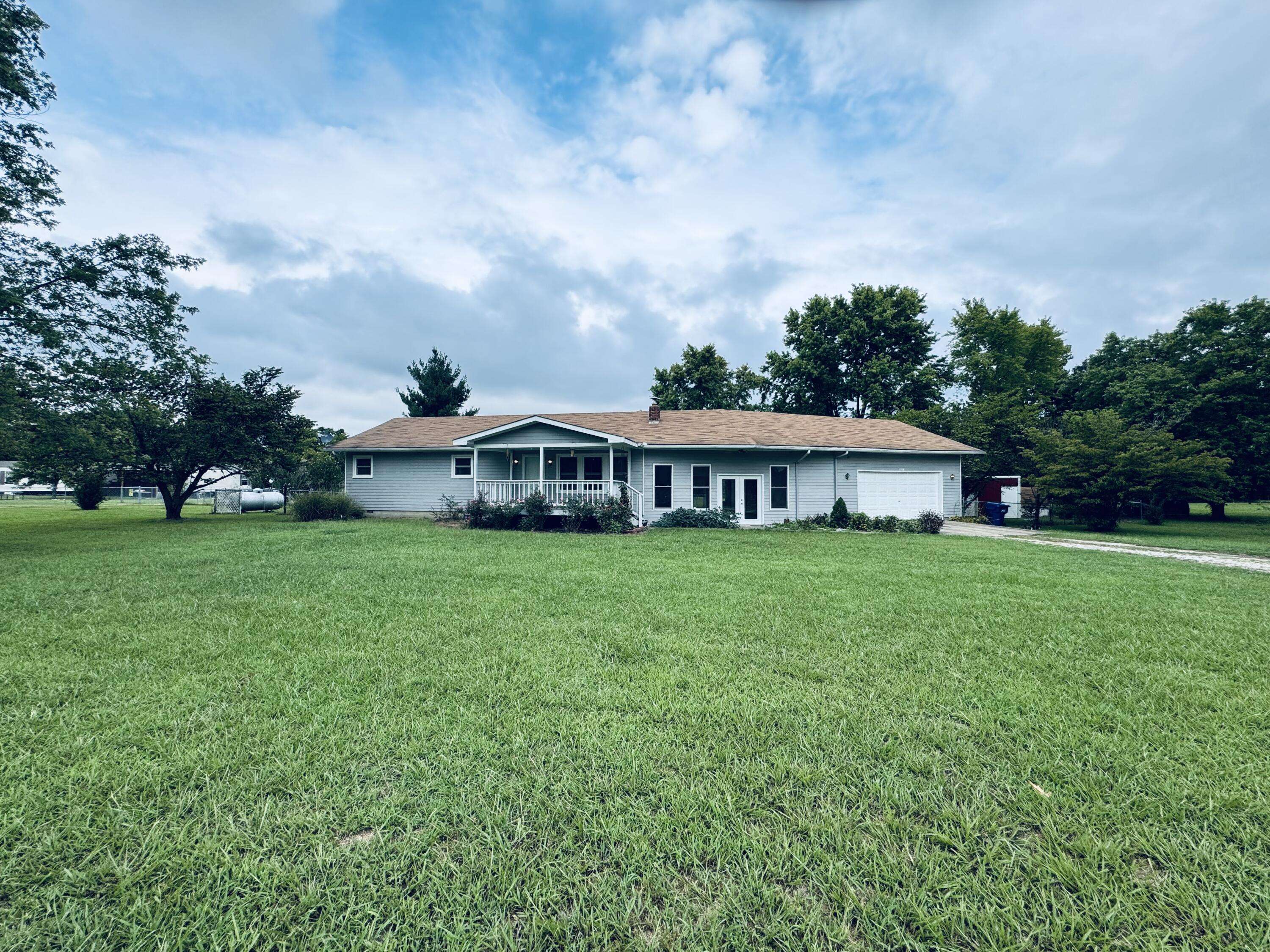 Neosho, MO 64850,11114 Iris RD