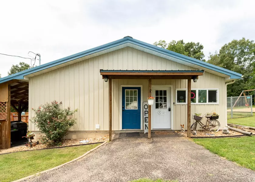 304 Saint Matthew ST, Thayer, MO 65791