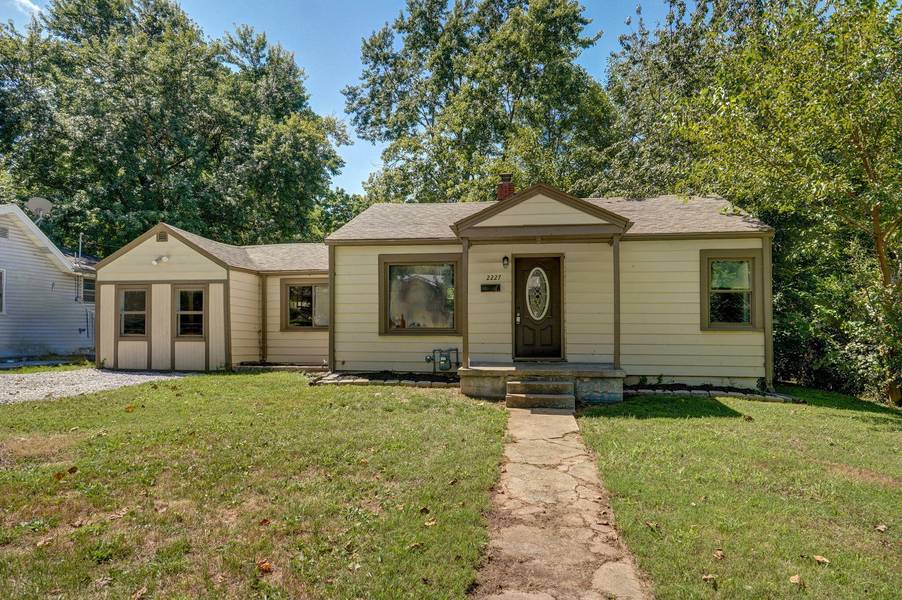 2227 N Boonville AVE, Springfield, MO 65803