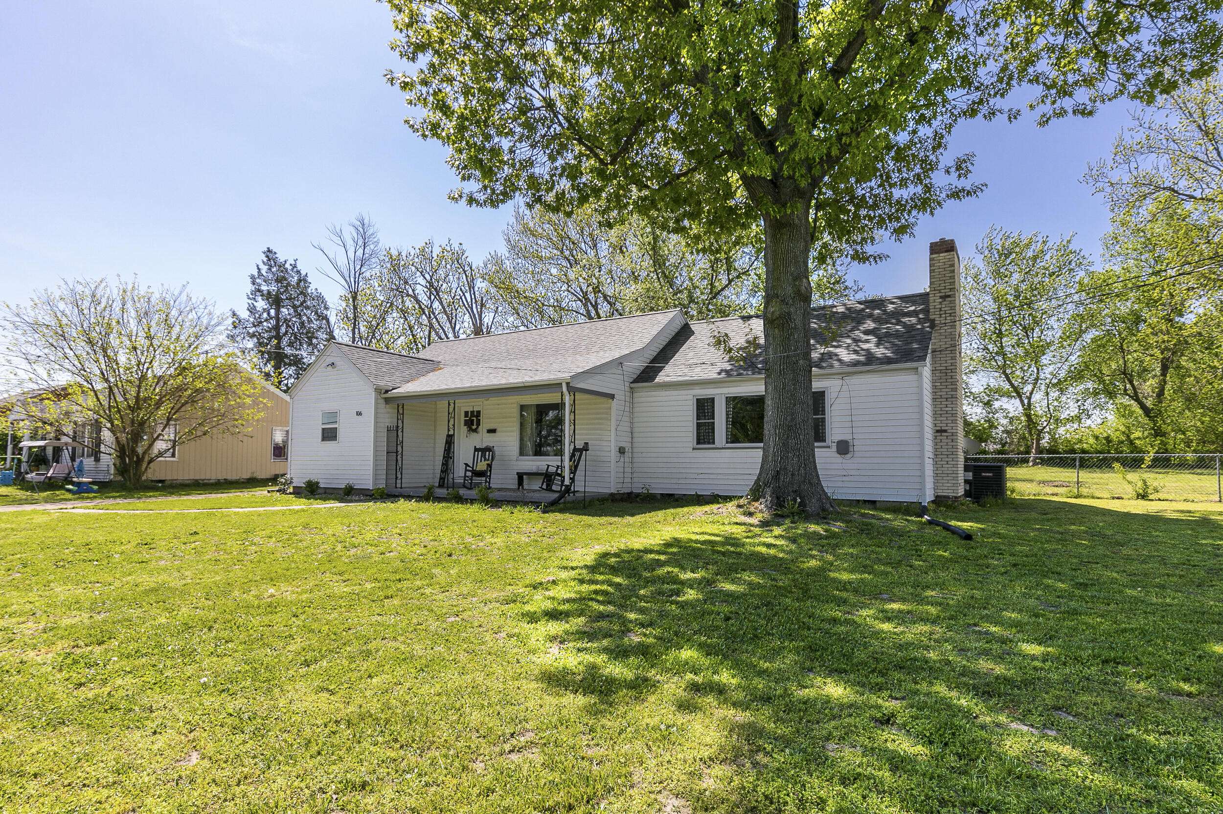 Bolivar, MO 65613,106 E South ST