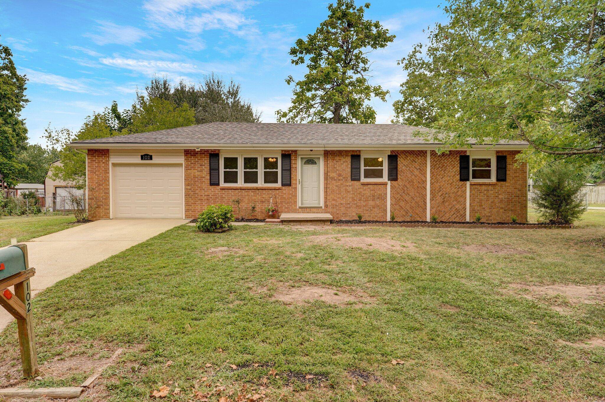 102 N Cottonwood AVE, Republic, MO 65738