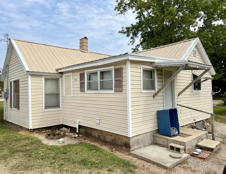 484 W Valley ST, Granby, MO 64844