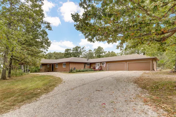 Pleasant Hope, MO 65725,8551 N Farm Road 157