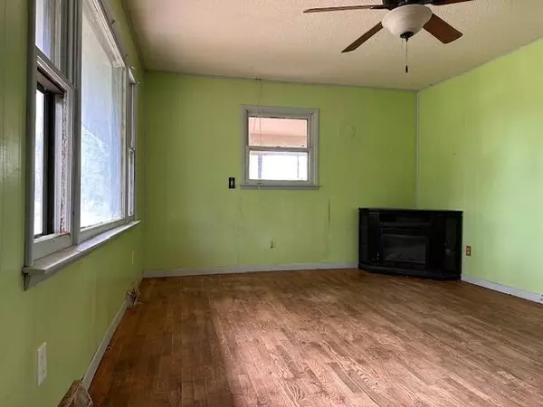 Birch Tree, MO 65438,9077 Charles DR