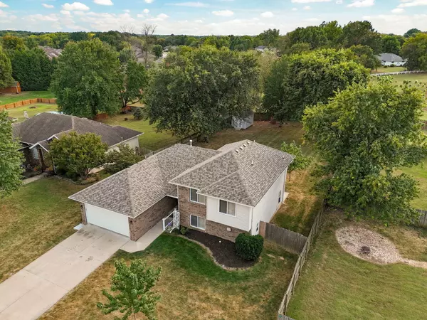 3644 Oak Run ST, Battlefield, MO 65619