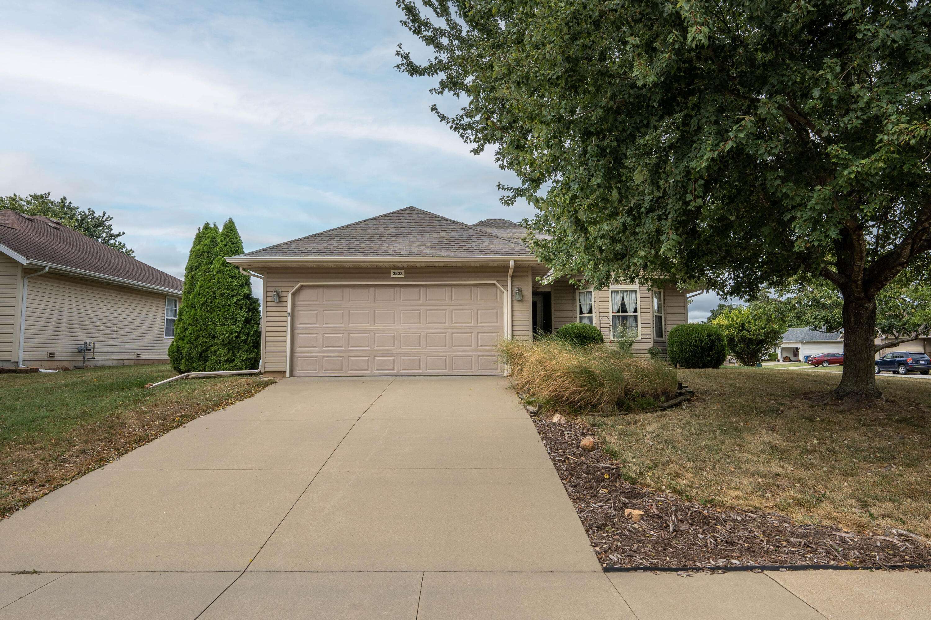 2833 E Marshall ST, Republic, MO 65738