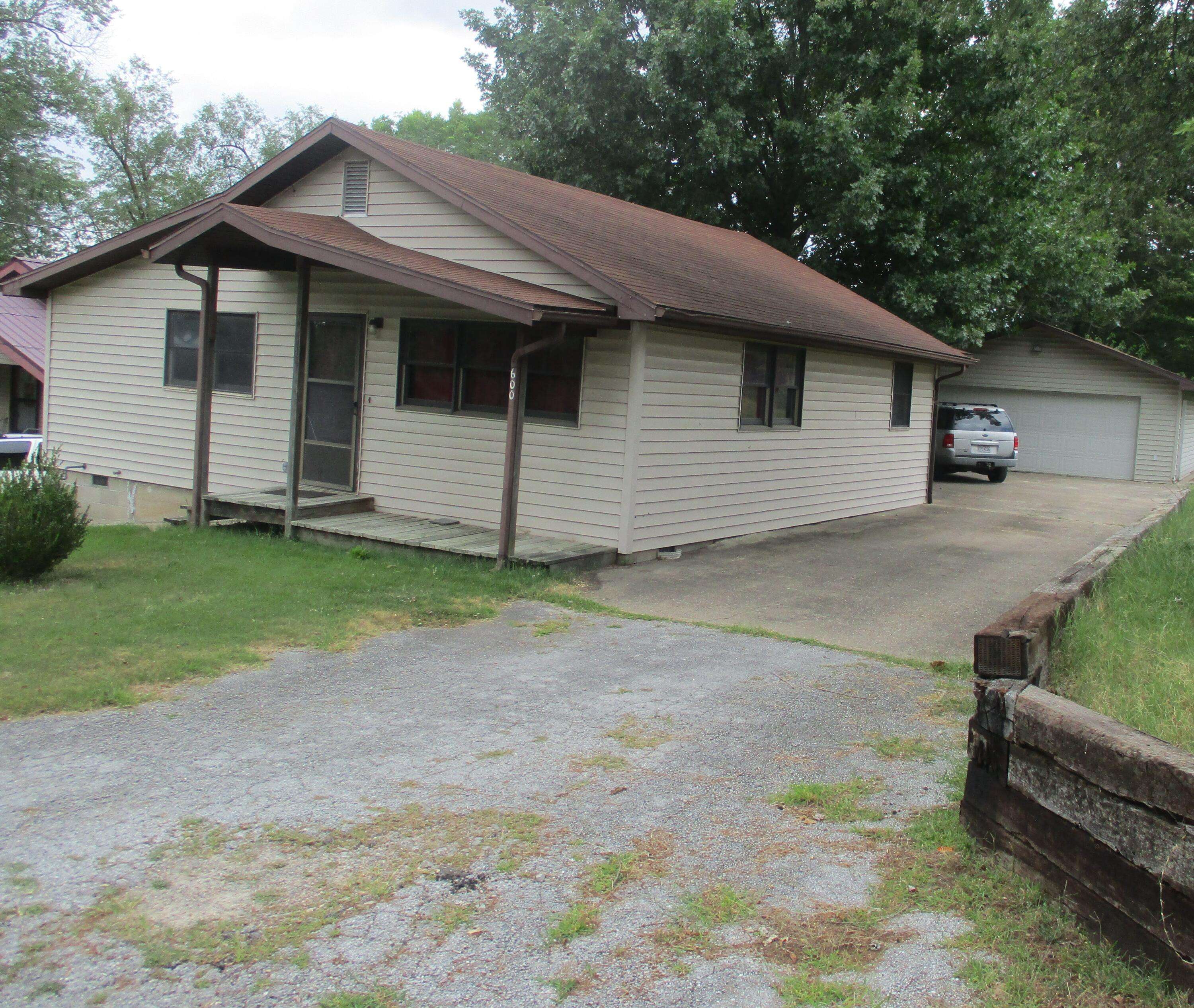 Ava, MO 65608,600 E Garfield AVE