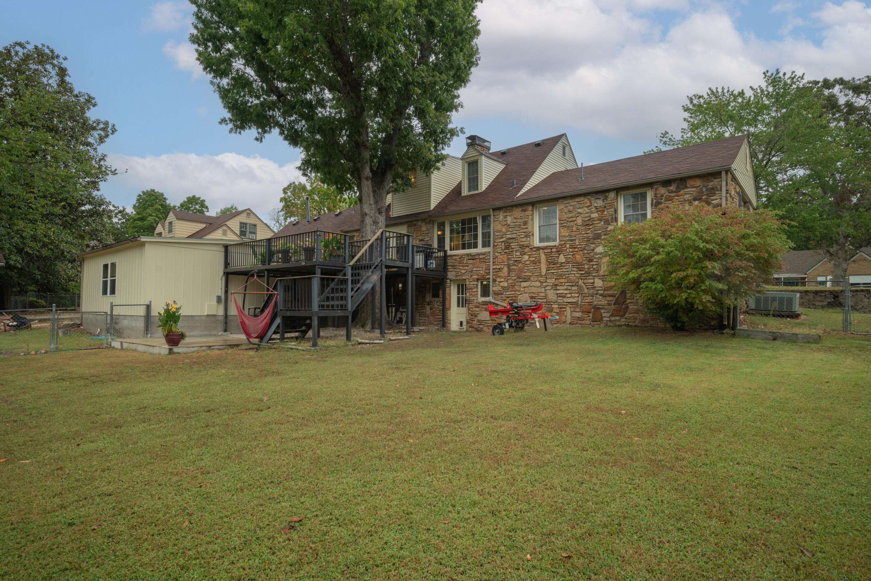 Neosho, MO 64850,630 Oak Ridge DR
