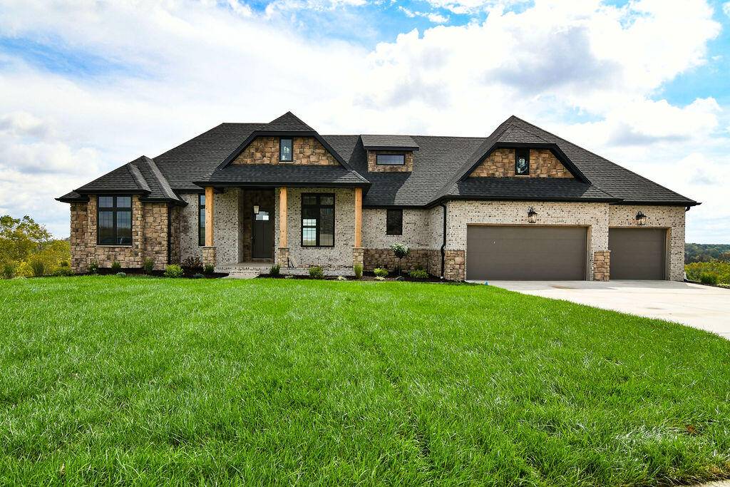 3248 W Bluffview ST, Springfield, MO 65810
