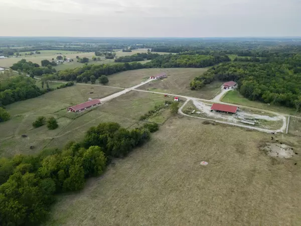 11800 S 1425 RD, Stockton, MO 65785
