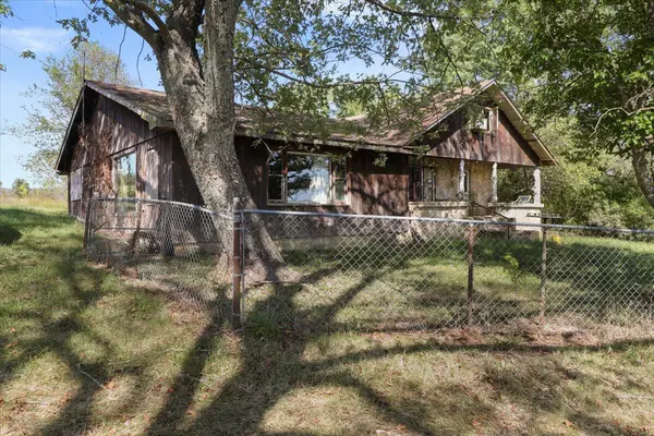 9234 State Highway D,  Thornfield,  MO 65762
