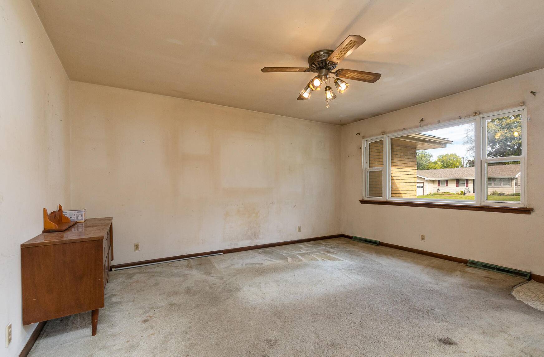 Springfield, MO 65804,1462 E Wayland ST