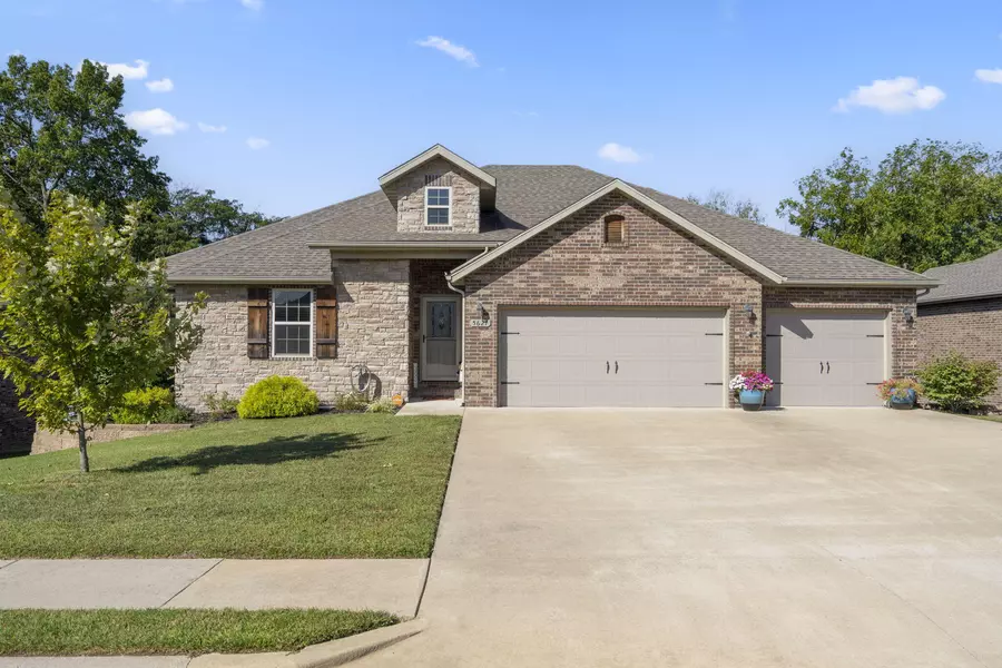 5627 S Cloverdale LN, Battlefield, MO 65619