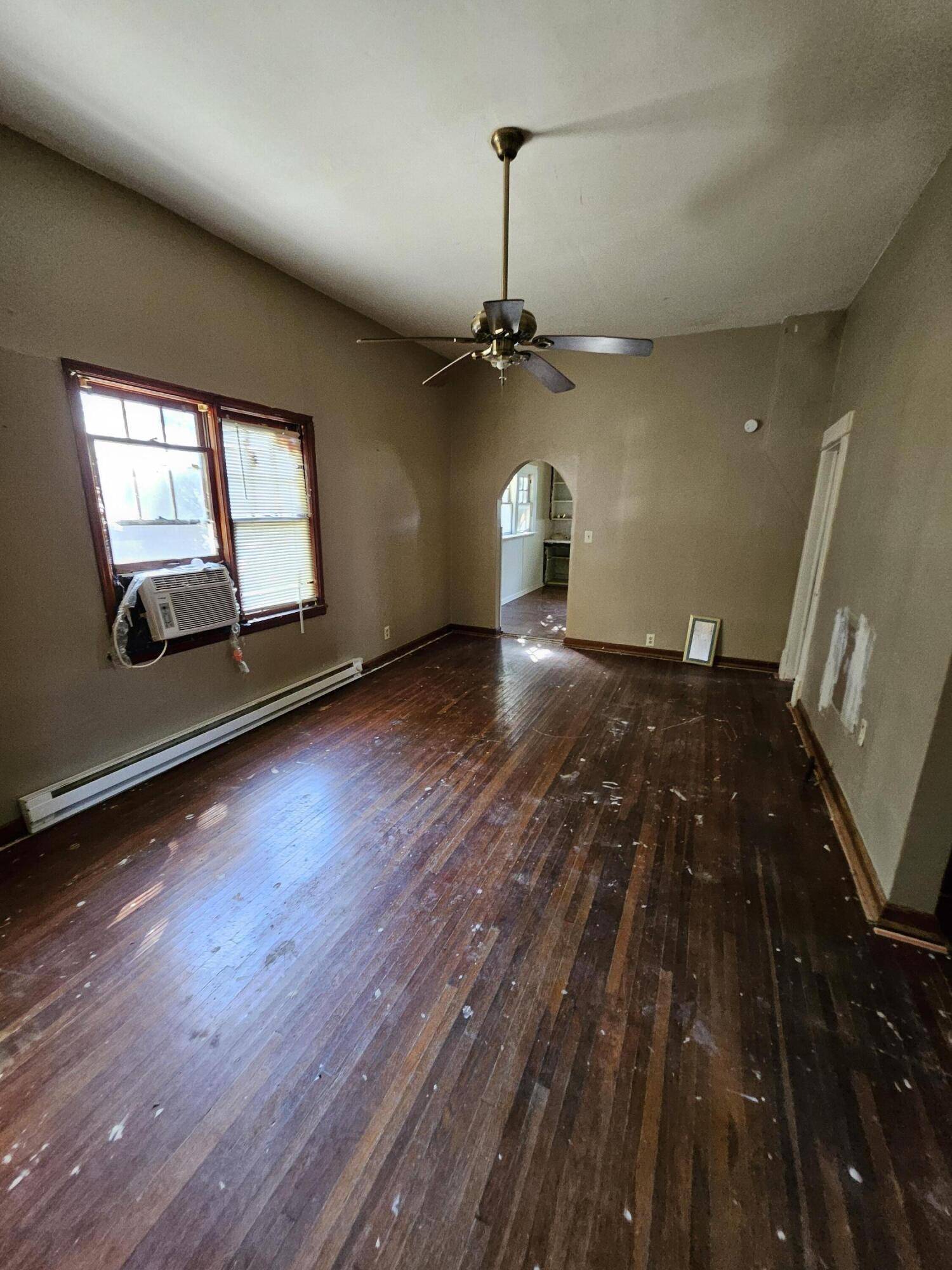 Monett, MO 65708,204 N Lincoln