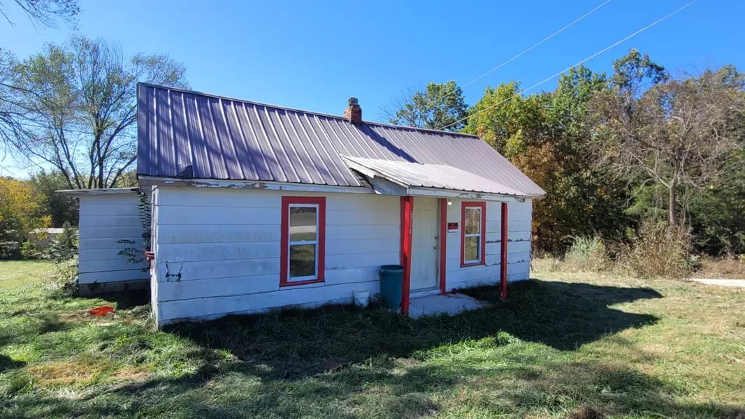 311 Greentown RD, Buffalo, MO 65622