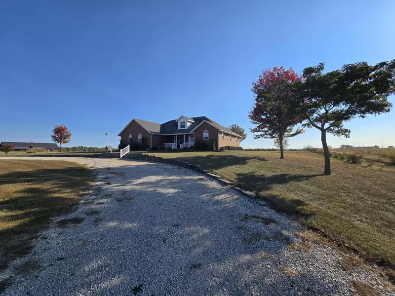 16 Peachtree LN, Buffalo, MO 65622