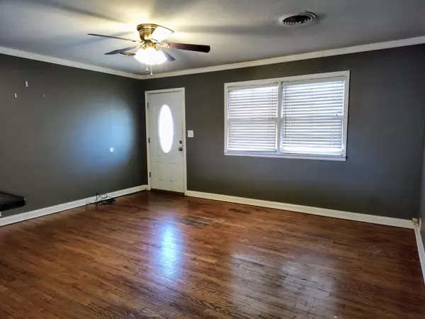 Bolivar, MO 65613,307 N Williams AVE