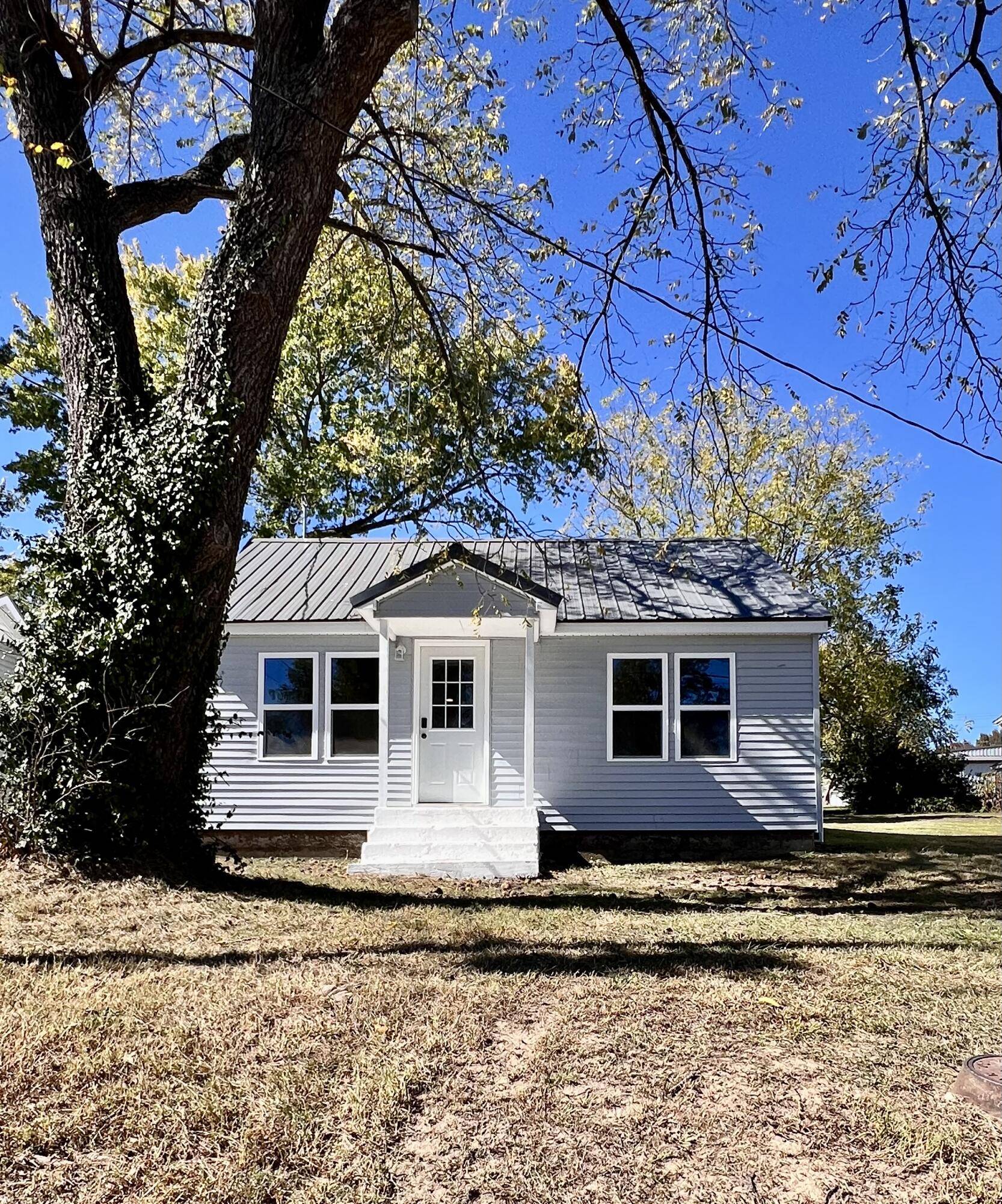 903 Dooley ST, Houston, MO 65483