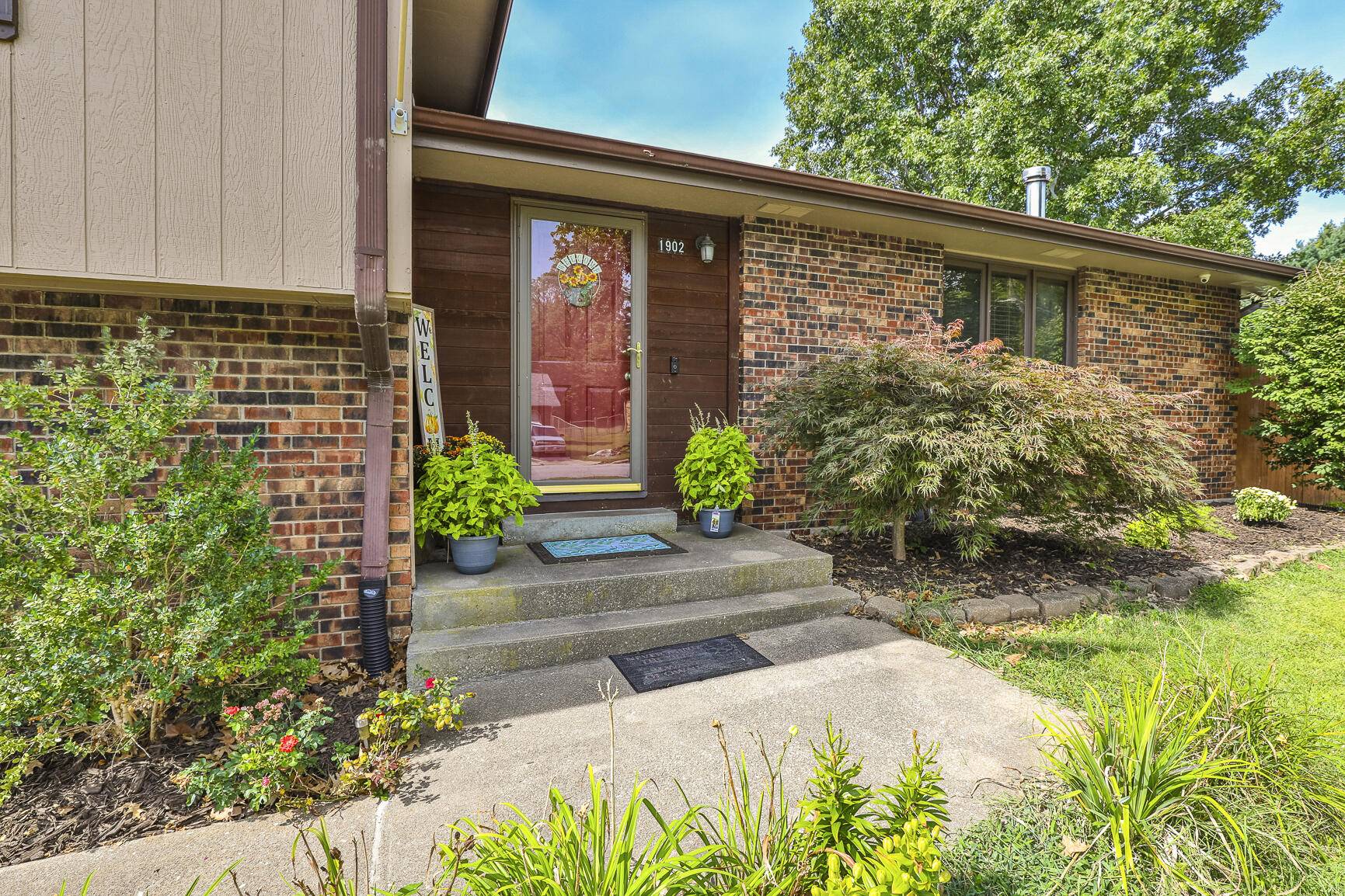 Springfield, MO 65803,1902 E Arlington DR