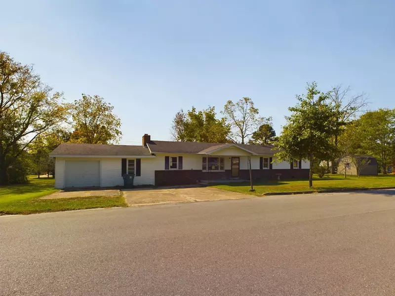 815 Highland ST, Cabool, MO 65689