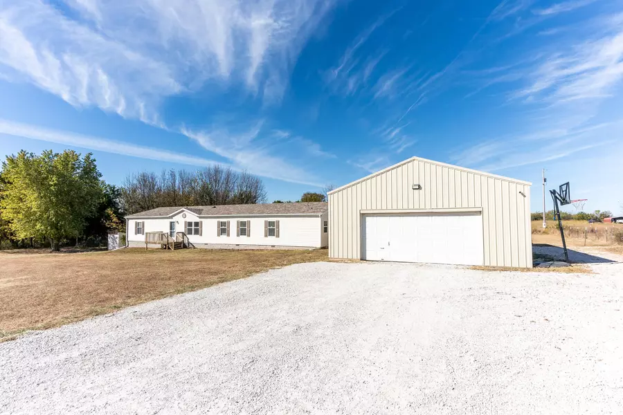 4971 S 160th RD, Bolivar, MO 65613