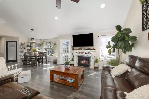 Marshfield, MO 65706,534 Woodlawn ST