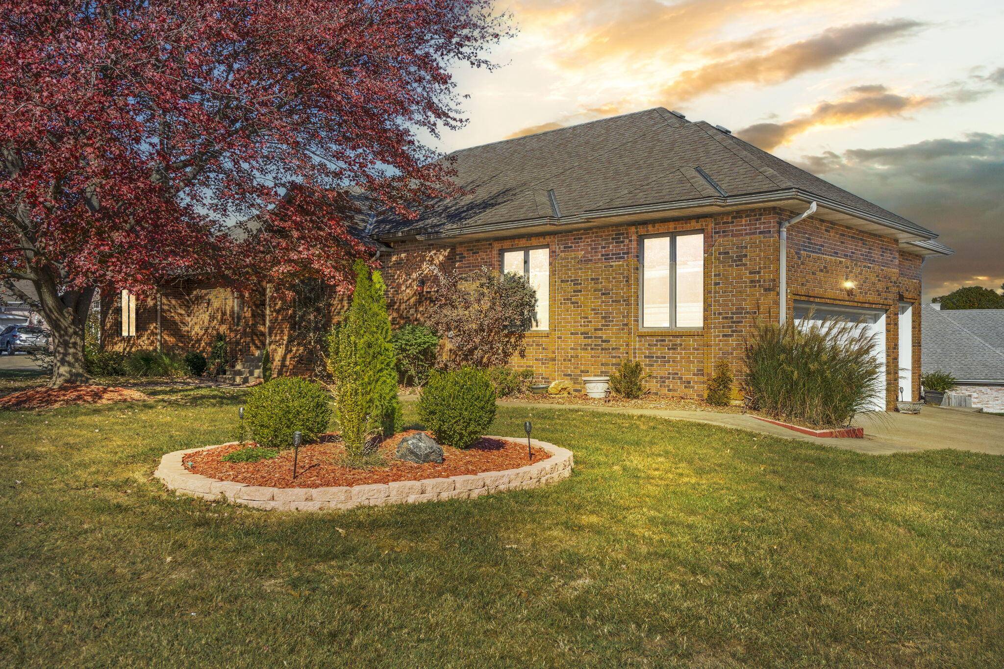3433 E Blueridge ST, Springfield, MO 65809