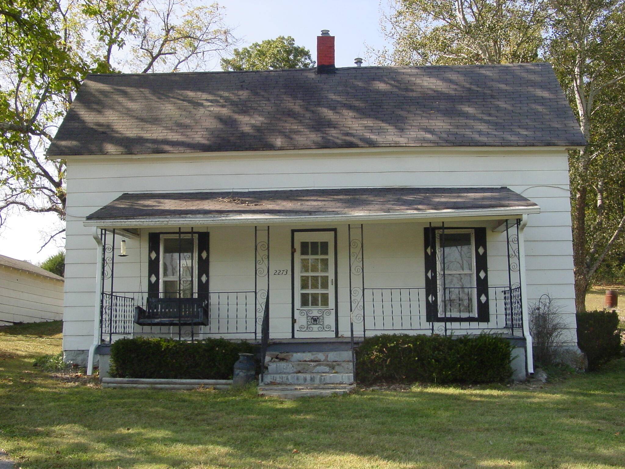 2273 Roundhouse Rd., Aurora, MO 65605