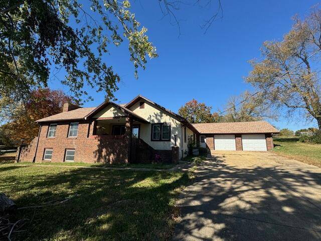 332 Maple ST, Cabool, MO 65689