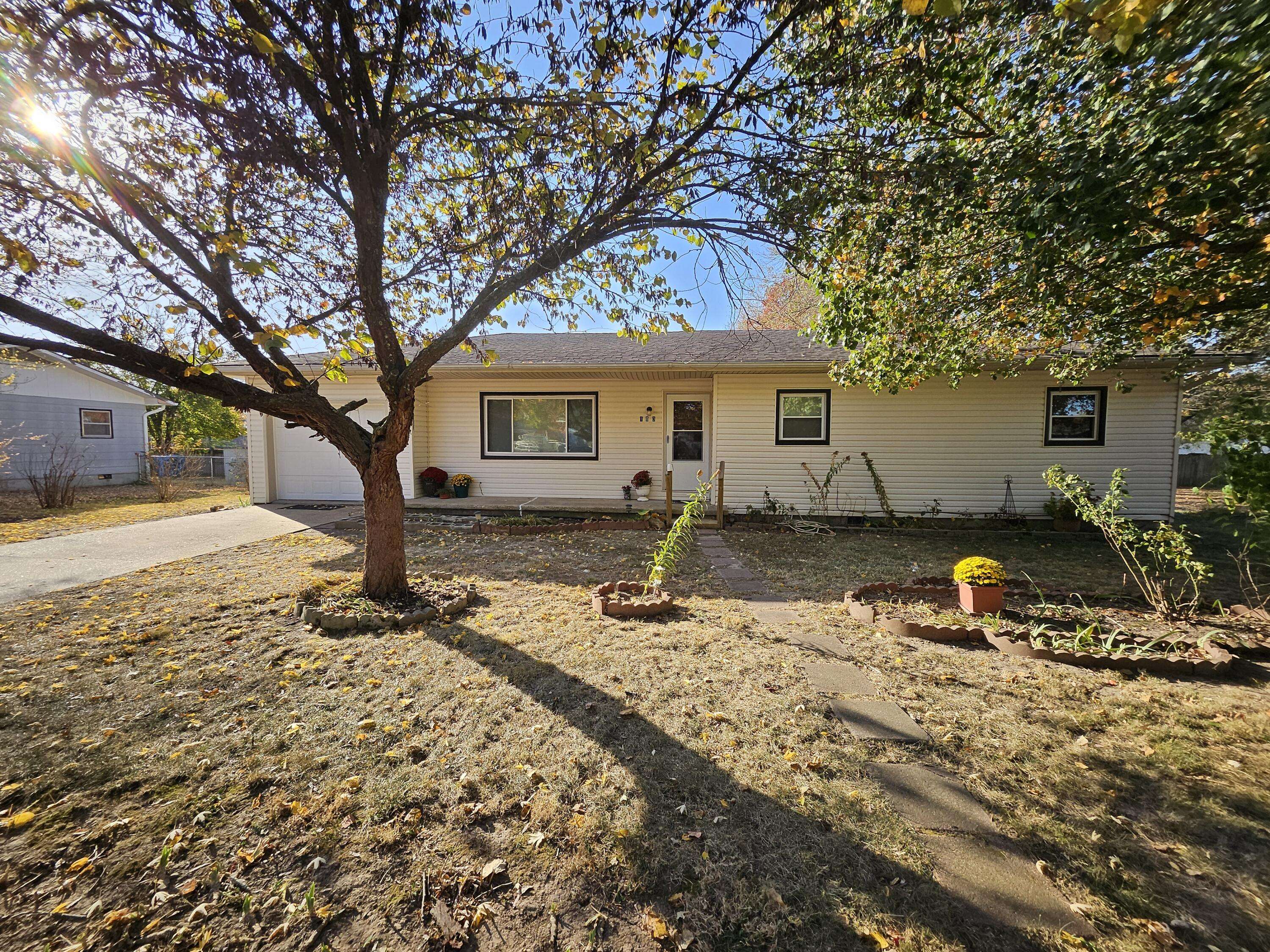 Monett, MO 65708,103 Douglas ST