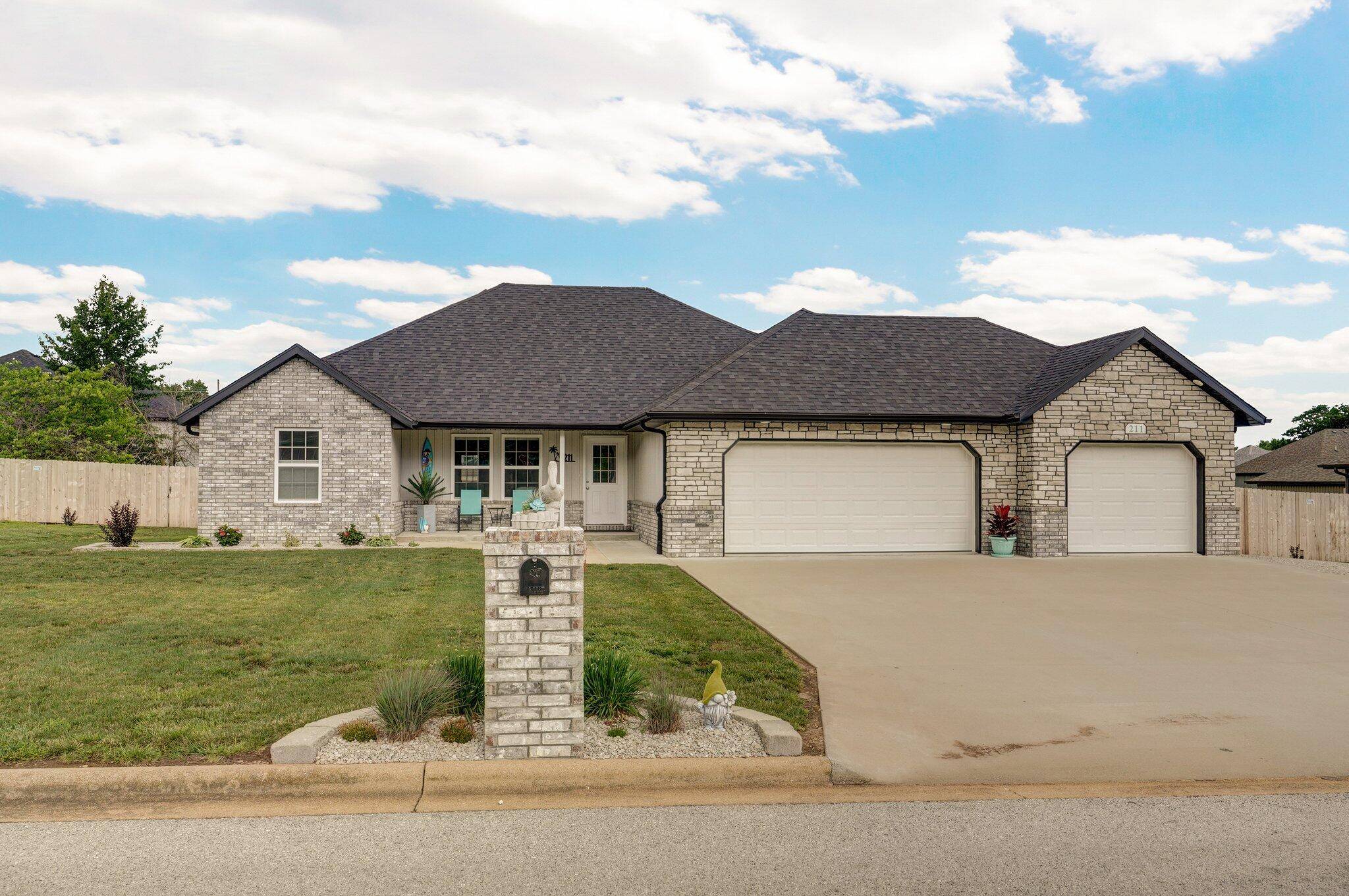 211 Holly DR, Buffalo, MO 65622