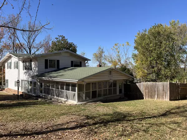 Ava, MO 65608,106 S Mansfield RD
