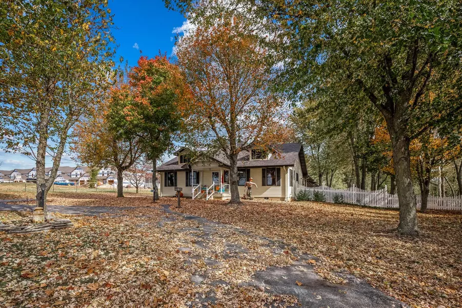 594 N Oakwood AVE, Republic, MO 65738