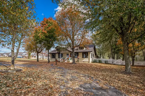 594 N Oakwood AVE, Republic, MO 65738