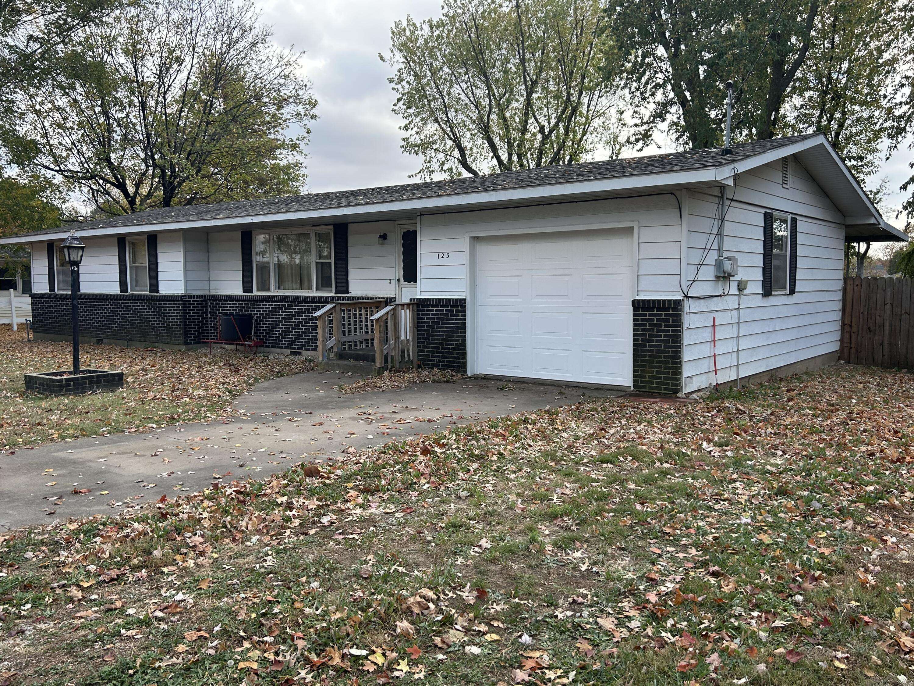 Monett, MO 65708,123 Melody LN