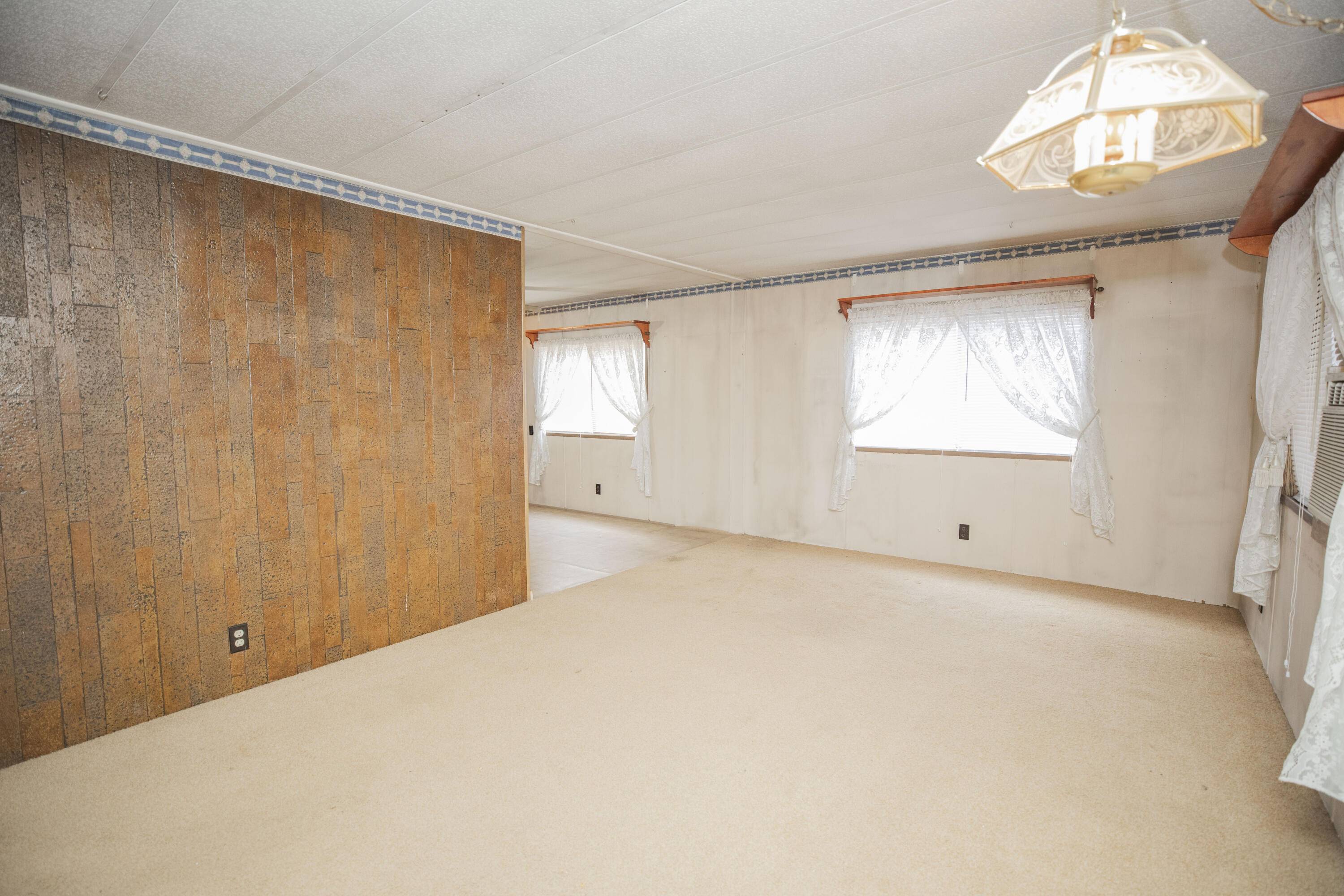 Bolivar, MO 65613,1058 E 480th RD