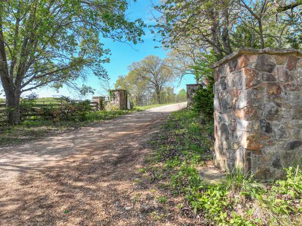 000 County Road 246, Drury, MO 65638