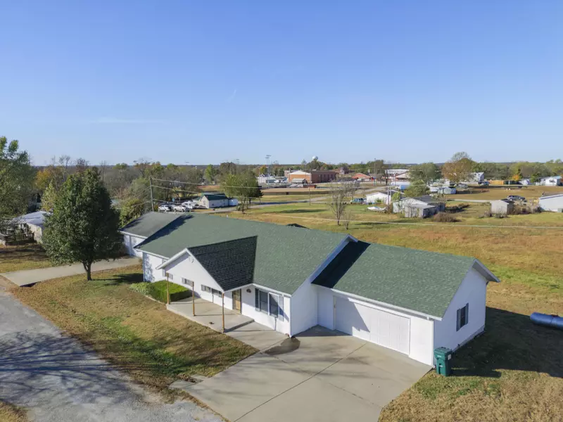 507 Tri Lakes RD, Humansville, MO 65674