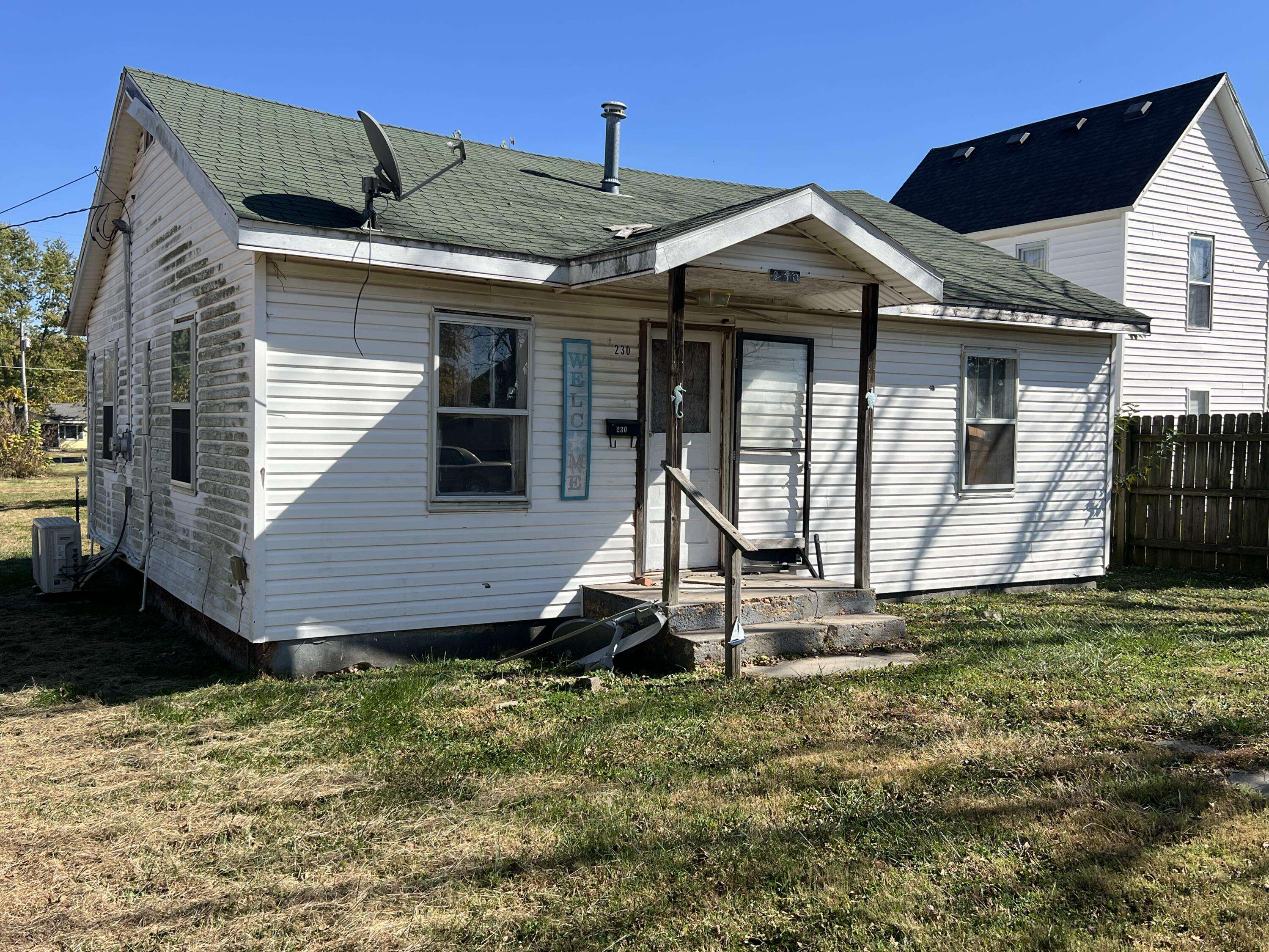 230 S Elm ST, Mountain Grove, MO 65711