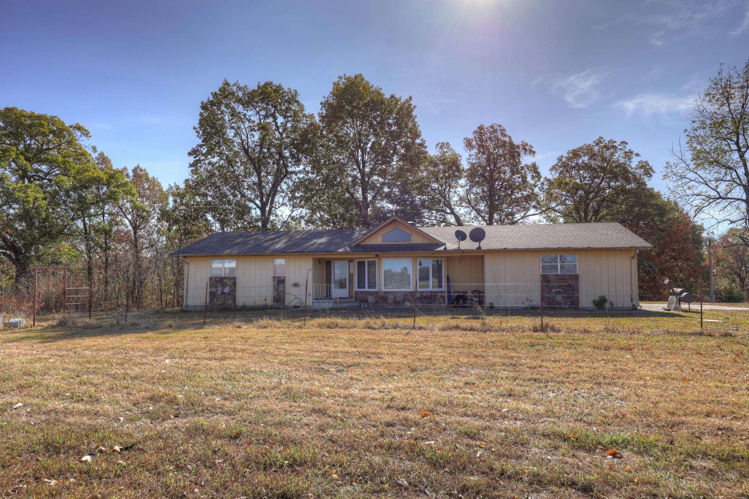 Neosho, MO 64850,19367 Parrot RD