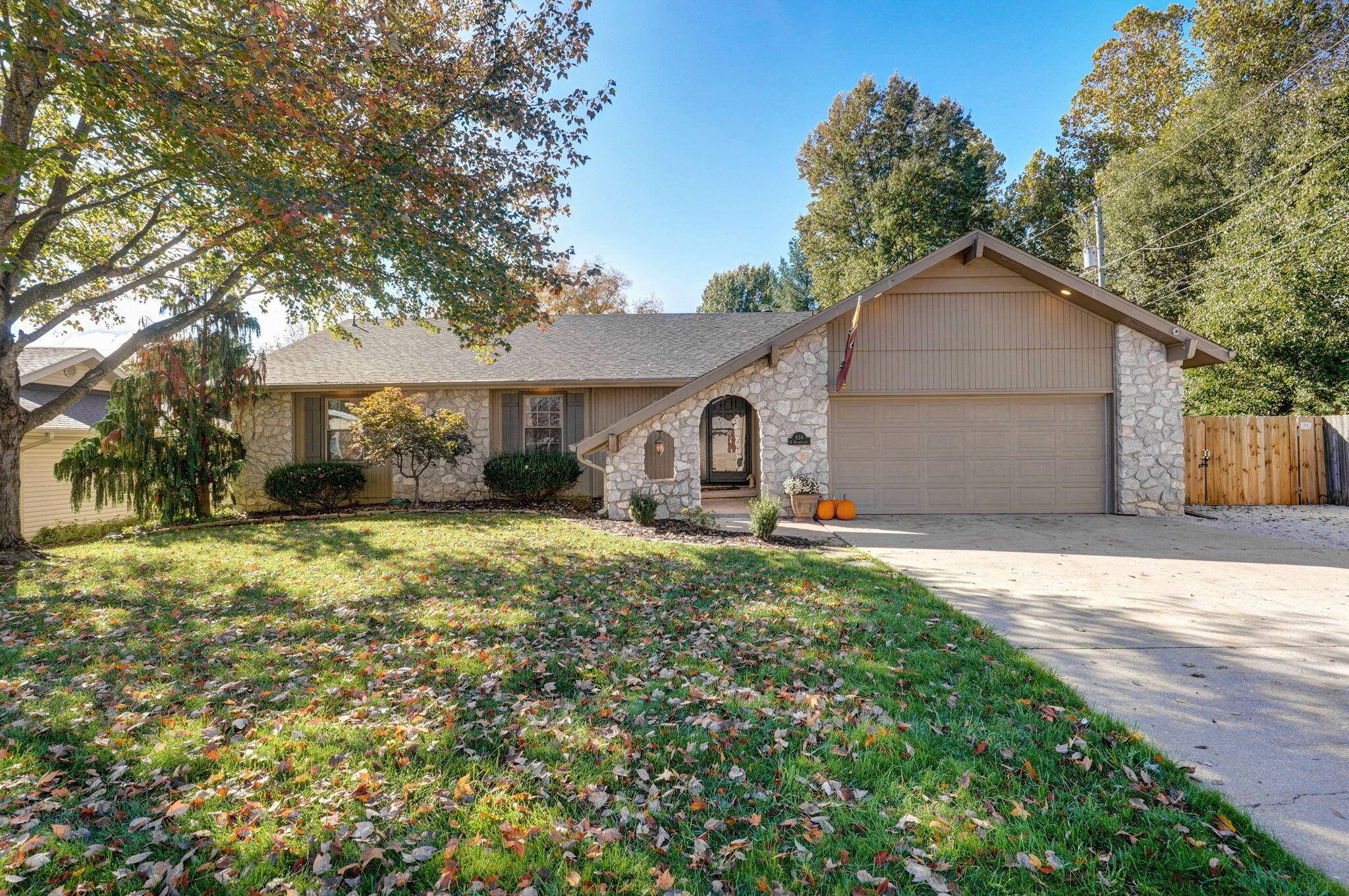 834 E Meadowlark ST, Springfield, MO 65810