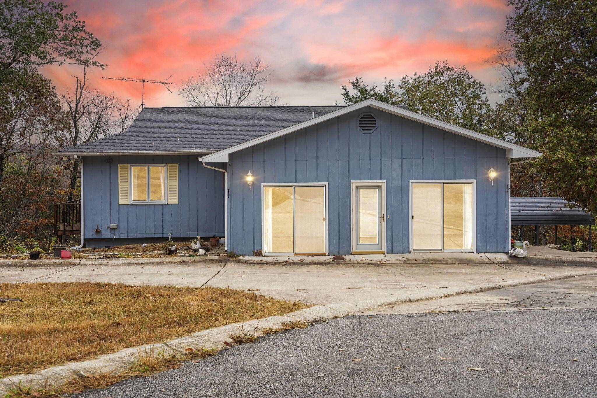 2575 State Hwy Oo, Reeds Spring, MO 65737