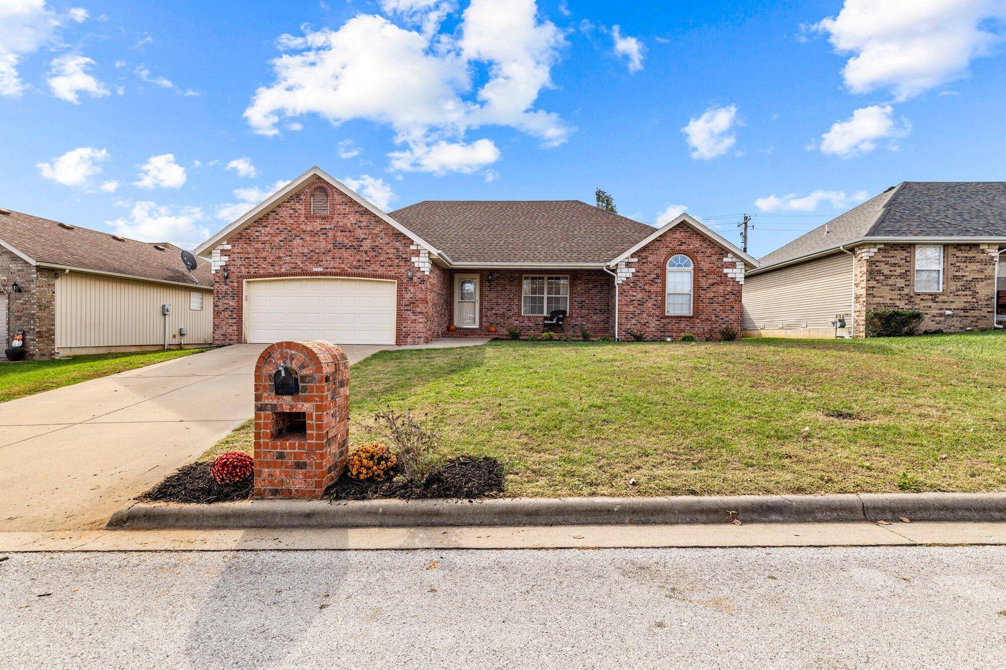 Nixa, MO 65714,880 W Crestwood ST