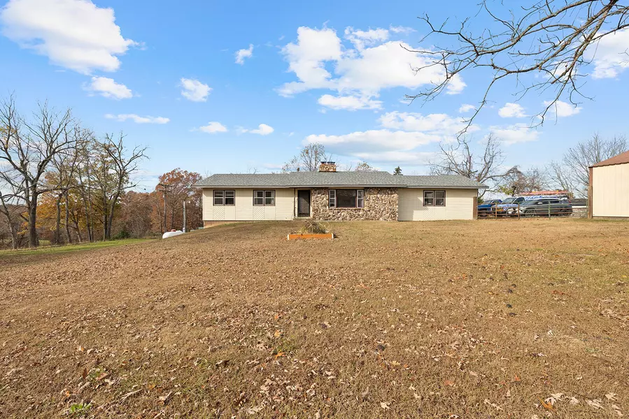 2305 London RD, Mansfield, MO 65704