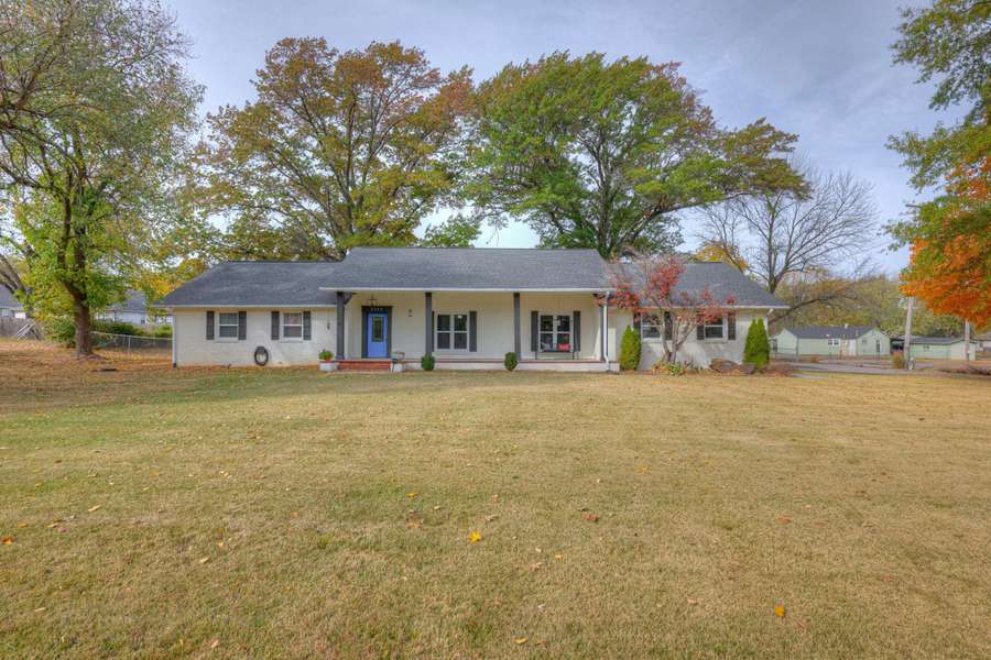 2502 Iron Gates RD, Joplin, MO 64804